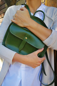 Kožený zelený městský urban ručně šitý batoh 100% přírodní, dárek pro ženy, kvalitní celozrnná useň Full grain kůže, celoroční, elegantní